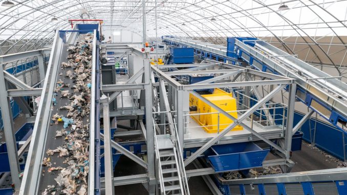 Centro de Inovação e Testes da STADLER recentemente inaugurado na Eslovênia, para a RecycleMe GmbH.