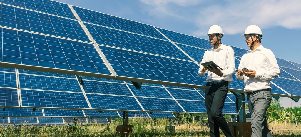 A ABSOLAR coordena, representa e defende o desenvolvimento do setor e do mercado de energia solar fotovoltaica no Brasil.