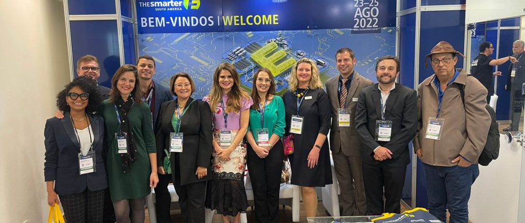 Os organizadores do maior evento de energias da América Latina, os alemães Dr. Florian Wessendorf (CEO) e Gioia Müller-Russo (Gerente de Projetos) receberam oficialmente os representantes da delegação BRASIL SOLAR durante o evento.