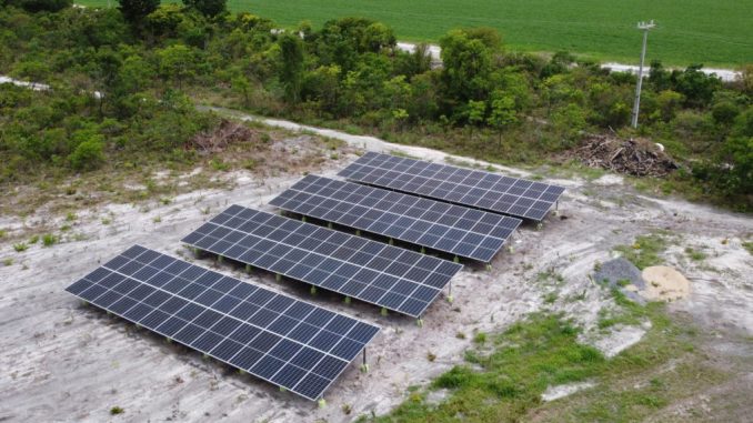 O alto preço cobrado pelas distribuidoras é um dos fatores que impulsionam o crescimento exponencial do setor de energia solar fotovoltaica no Brasil
