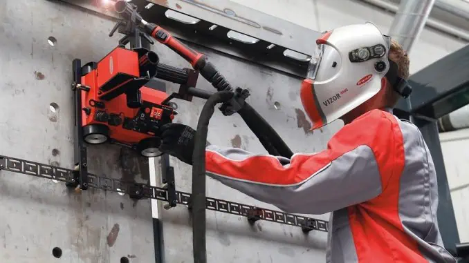 Há mais de 20 anos atuando no mercado brasileiro, a Fronius do Brasil é composta de três unidades de negócios: Energia Solar; Tecnologia de Soldagem e Carregadores de Baterias para todos os tipos de veículos e para centros de distribuição.
