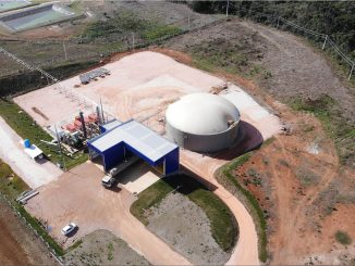 O biogás gerado é constituído principalmente por metano, gás carbônico e sulfeto de hidrogênio.