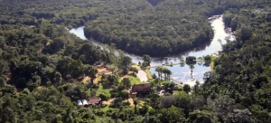 A pousada está situada no extremo sul da floresta amazônica, em área de transição com o Cerrado, onde a fauna e a flora amazônica estão largamente representadas. Desde o ano de 2006, o Jardim da Amazônia recebe pesquisadores, fotógrafos de natureza e a atividade de birdwatching (observação de pássaros) fazendo parte da rota mundial destes observadores.