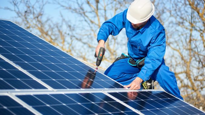 A Associação Brasileira de Energia Solar Fotovoltaica (ABSOLAR) congrega empresas e profissionais de toda a cadeia produtiva do setor solar fotovoltaico com atuação no Brasil.