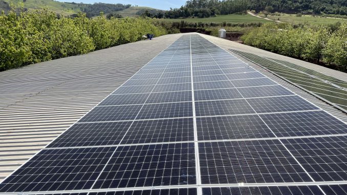 A Solar Serra trabalha exclusivamente com produtos WEG, uma multinacional brasileira com sede na cidade de Jaraguá do Sul – SC que está no mercado há 60 anos. Além de ser uma das maiores produtoras de motores elétricos do mundo a WEG também atua em outros setores, sendo um deles a Energia Solar.