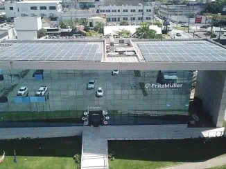 Foto: Foram instalados 171 painéis solares na sede da instituição, que devem gerar cerca de 9.920 kWh de energia por mês.