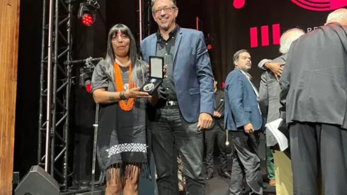 Foto: Sonia Ara Mirim recebe a Medalha Tarsila do Amaral do Secretário de Cultura e Economia Criativa do Estado de São Paulo -Museu das Culturas Indígenas (MCI) Foto: Sonia Ara Mirim recebe a Medalha Tarsila do Amaral do Secretário de Cultura e Economia Criativa do Estado de São Paulo -Museu das Culturas Indígenas (MCI)