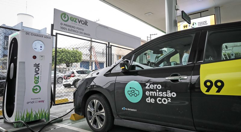 a Vibra, junto com a EZVolt, inaugurou o primeiro posto totalmente elétrico do Brasil.