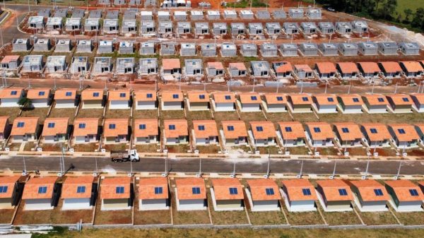 Foto: Divulgação | SDUH e CDHU entregam 1,7 mil escrituras de financiamento habitacional e assinam novos.