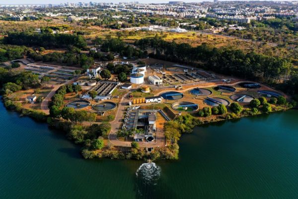 Foto: TV Brasil | Estação de tratamento de esgoto em Brasília (DF).