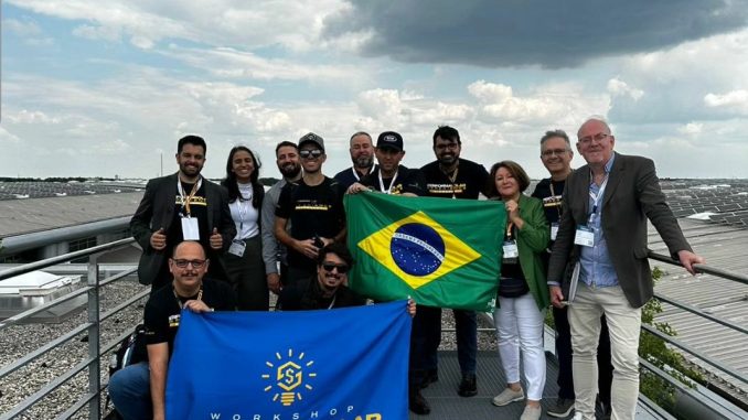 Paulo Pessuti é o CEO da Solar Negócios, idealizador e responsável pelo Performa Solar Experience Alemanha, reunindo na sua primeira delegação internacional, empresários brasileiros do setor de energia solar para visitar a Alemanha.