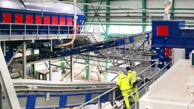 A nova instalação se destaca por seu alto grau de automação e eficiência e por sua capacidade de se adaptar às mudanças na composição do material.