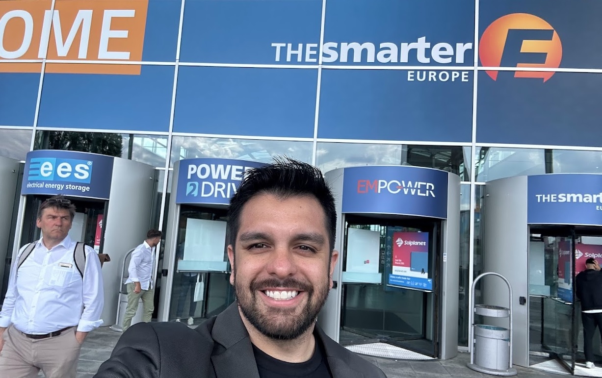 Jean Diniz, co-fundador da SolarView visitando a The smarter E Europe, em Munique, Alemanha