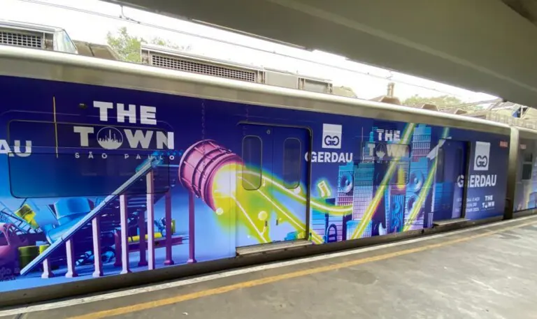 Ação da Gerdau envolvendo a parceria com o The Town nos trens da Linha 9-Esmeralda em São Paulo.