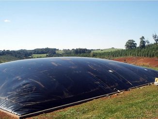 O principal material utilizado em sistemas de biogás, seja para resíduos sólidos urbanos, indústria ou agropecuária, é a geomembrana, aplicada no revestimento inferior e como cobertura dos biodigestores.