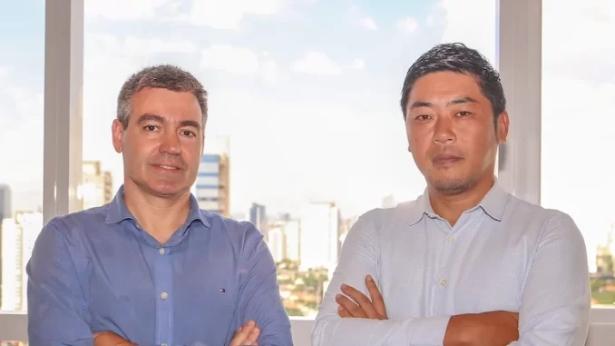 Cristiano Tessaro, CEO da Camerge, e Yusuke Koike, CEO da Mizha, subsidiária da Mitsui