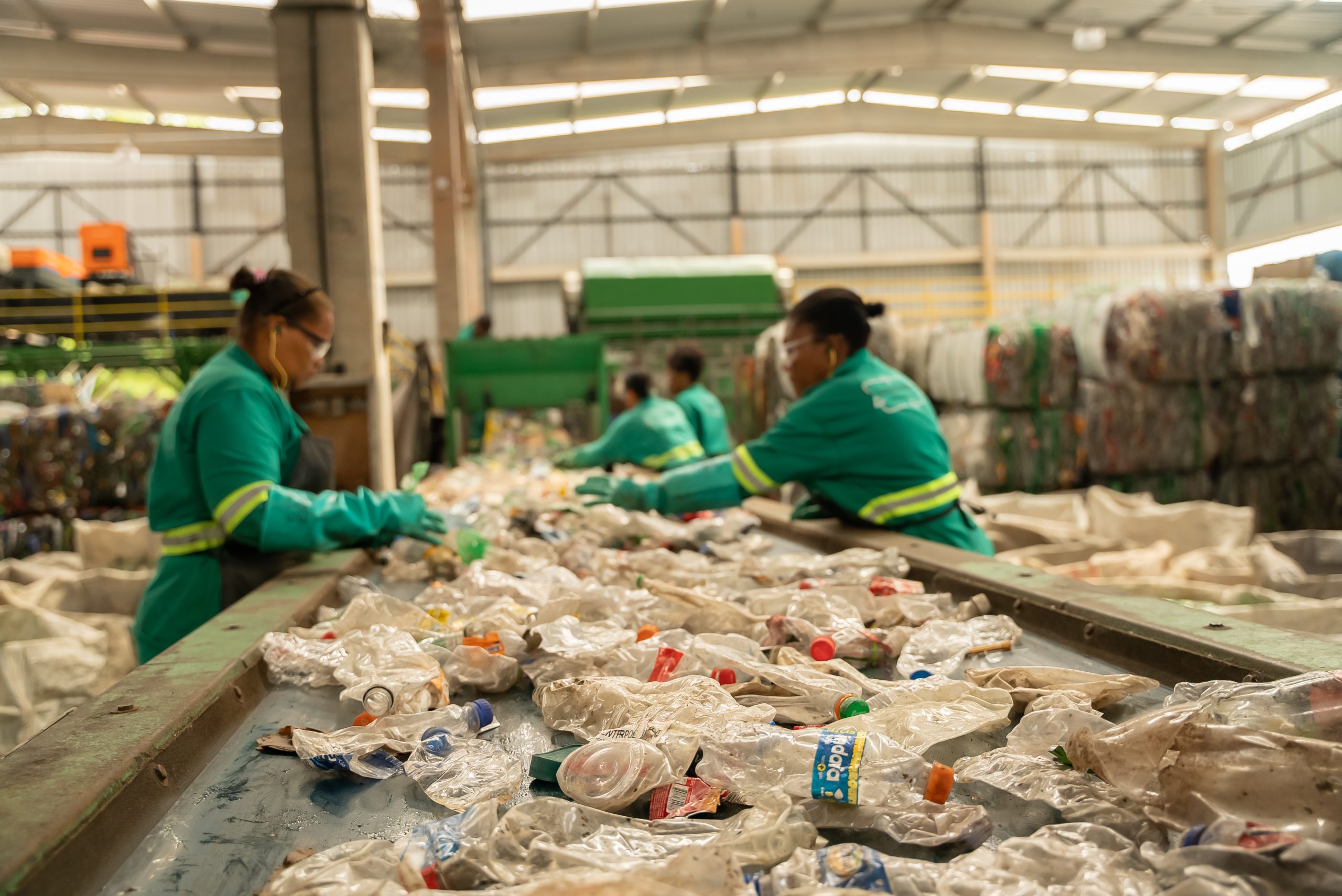 Coca-Cola anuncia investimento de R$ 6 milhões em ações de apoio aos catadores de materiais recicláveis