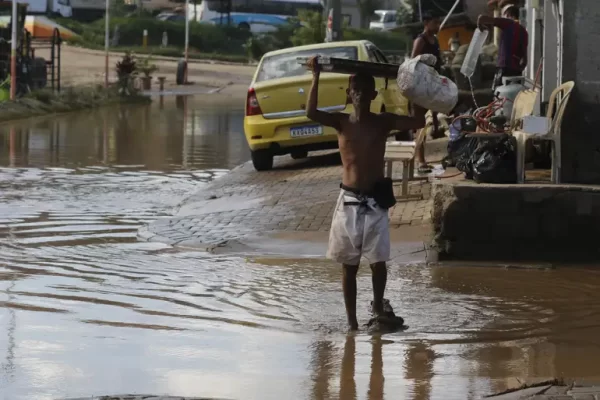 Foto: Fernando Frazão/Agência Brasil - Estragos e prejuízos causados pela chuva em Belford Roxo (RJ).