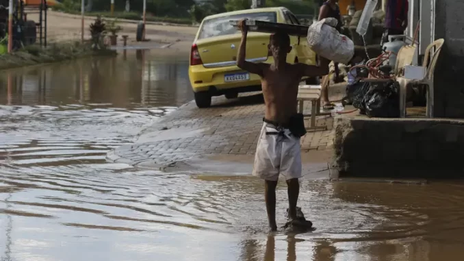 Foto: Fernando Frazão/Agência Brasil - Estragos e prejuízos causados pela chuva em Belford Roxo (RJ).