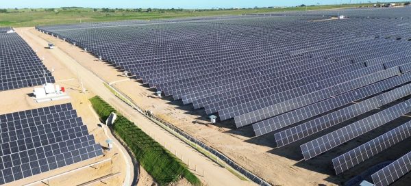 Foto: Usina Fotovoltaica (UFV) Maravilhas II, localizada na cidade de Goiana (PE), que possui 27,5 MW de capacidade instalada.