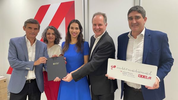 Foto: Günther Sucher, Cônsul da Áustria; Kelly Santos, Gerente de Meio Ambiente da Sika Brasil; Michelle Nespoli, Gerente de ESG Latam da Sika; Gunter Leitner, Head de Operações da Sika Brasil; e Stefan Nemetz, Vice-Cônsul