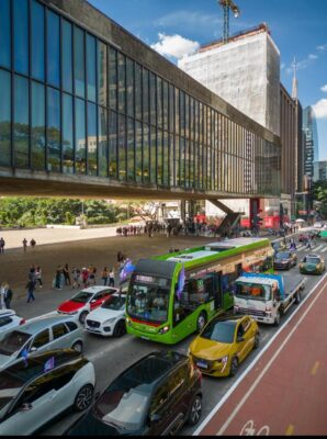 Foto: Carreata de veículos elétricos em São Paulo em 2023