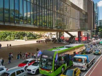 Foto: Carreata de veículos elétricos em São Paulo em 2023