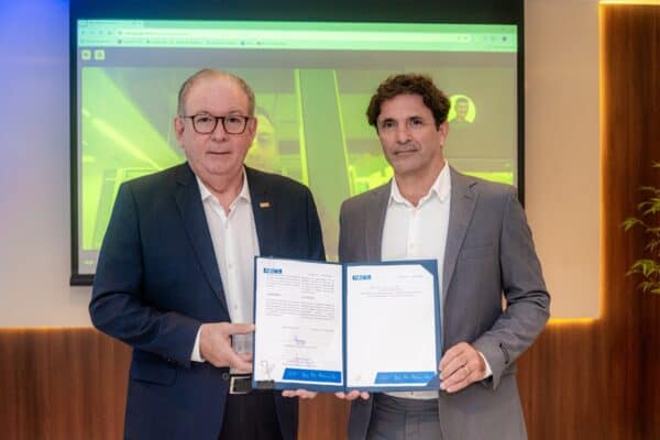 Foto: Presidente da Fiec, Ricardo Cavalcante e Sebastián Delgui, Gerente de Comunidade e Desempenho Social na Fortescue América Latina.