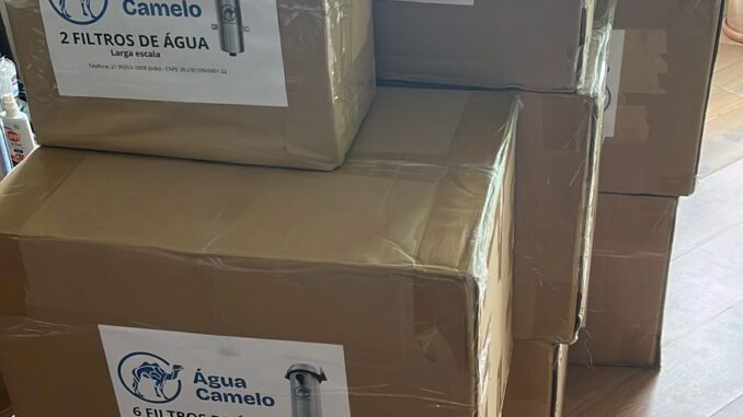 Foto: A ONG Biosaneamento, em conjunto com a Amazon e Água Camelo, enviou 50 filtros de água para o estado do Rio Grande do Sul.
