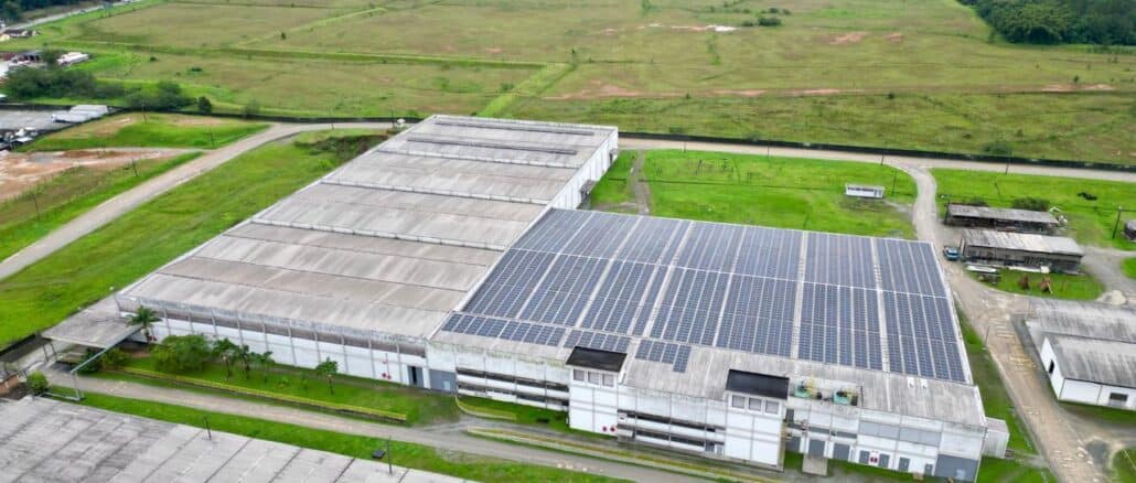 Foto: Instalação solar na fábrica da Döhler, Santa Catarina