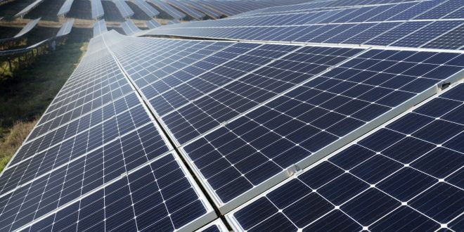 Foto: O mercado de energia solar vem crescendo consideravelmente no Brasil com o passar dos anos. Foto: O mercado de energia solar vem crescendo consideravelmente no Brasil com o passar dos anos.