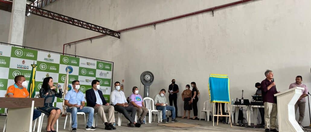 Foto: Normando Lopes | Da esquerda para direita - Sebastião Reis (Semulsp); Mara Ballam (Abree); David Almeida (Prefeito); André França (Ministério do Meio Ambiente); Eduardo Taveira (Sema); Cacilda Soares Viana (Ascarman); Antônio Stroski (Semmas); Virgílio Viana (FAS)