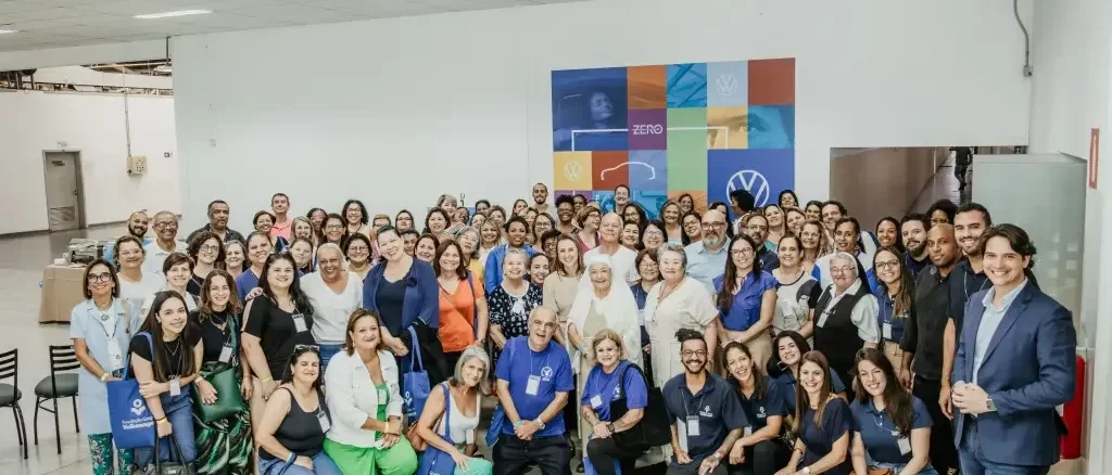 Foto: Fundação Grupo Volkswagen/Reprodução | Equipe da Fundação Grupo Volkswagen durante palestra