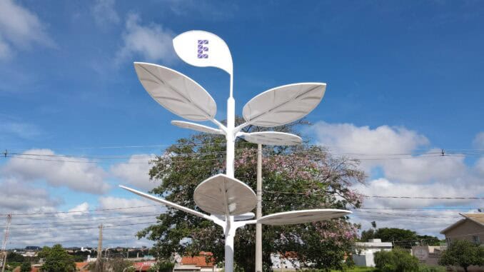 Foto: Divulgação | Com 11 metros de altura, cada árvore será composta por placas solares distribuídas de maneira estratégica, a fim de maximizar a captação de luz solar ao longo do dia. Foto: Divulgação | Com 11 metros de altura, cada árvore será composta por placas solares distribuídas de maneira estratégica, a fim de maximizar a captação de luz solar ao longo do dia.