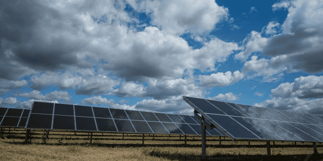 Foto: Divulgação | Fonte solar chega a 45 gigawatts no Brasil e ultrapassa R$ 211,7 bilhões de investimentos acumulados, segundo ABSOLAR Foto: Divulgação | Fonte solar chega a 45 gigawatts no Brasil e ultrapassa R$ 211,7 bilhões de investimentos acumulados, segundo ABSOLAR