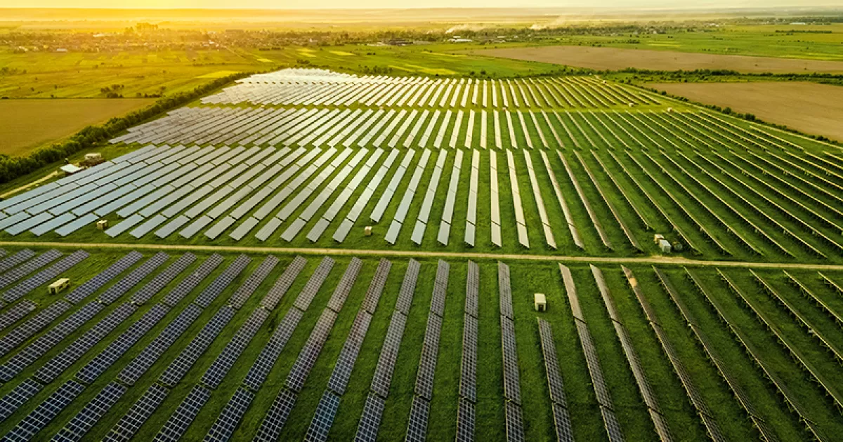 Foto: Divulgação | Fonte solar chega a 45 gigawatts no Brasil e ultrapassa R$ 211,7 bilhões de investimentos acumulados, segundo ABSOLAR