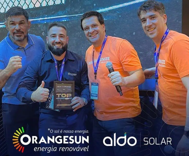 OrangeSun Energias Renováveis recebe prêmio Descarbonize Soluções TOP Distribuidores da Aldo Solar