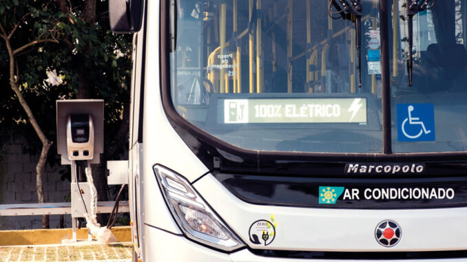 Foto: USP Imagens - Léo Ramos Chaves/Revista Pesquisa Fapesp | Os altos custos envolvendo a utilização dos ônibus elétricos e o alto consumo de lítio por suas baterias são algumas das dificuldades encontradas