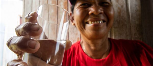 Foto: USP Imagens - Bernardo Oliveira/Instituto Mamirauá | Falta de acesso à água potável é causa de muitas ocorrências hospitalares na Região Amazônica