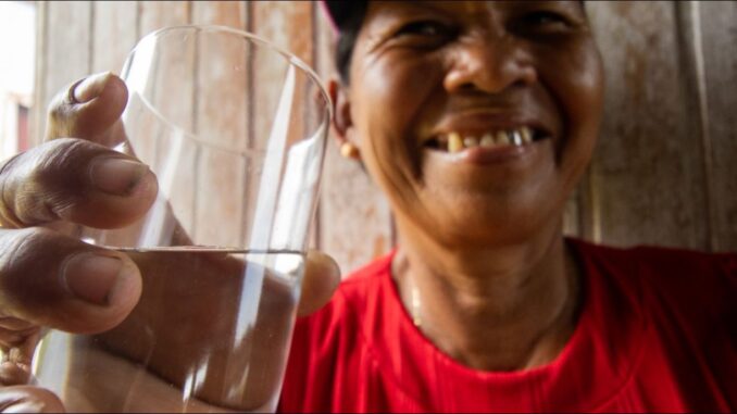 Foto: USP Imagens - Bernardo Oliveira/Instituto Mamirauá | Falta de acesso à água potável é causa de muitas ocorrências hospitalares na Região Amazônica