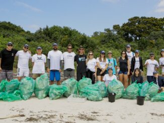 Foto: Divulgação | Mutirão organizado por Ibema e Voz dos Oceanos recolhe mais de 140 quilos de lixo no litoral do Paraná