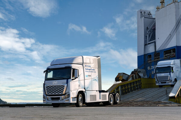 Foto: Divulgação | Caminhões de célula de combustível Hyundai XCIENT desembarcam no porto de Brunswick, Geórgia 