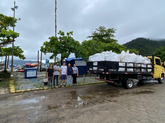 Foto: Divulgação | Equipe durante coleta de petrechos