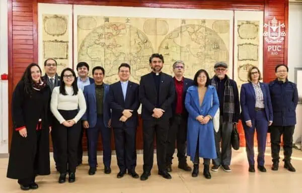 Foto: Divulgação | Delegação visita a Universidade de Hebei, que abriga impressionante mapa-múndi elaborado pelo jesuíta Ferdinand Verbiest no século XVII