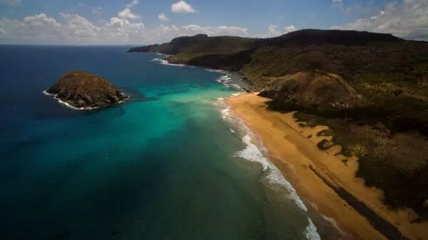 Foto: José Amorim Reis-Filho - Monitoramento de cardumes por drones em Fernando de Noronha é exemplo do uso de tecnologia para a conservação da natureza.