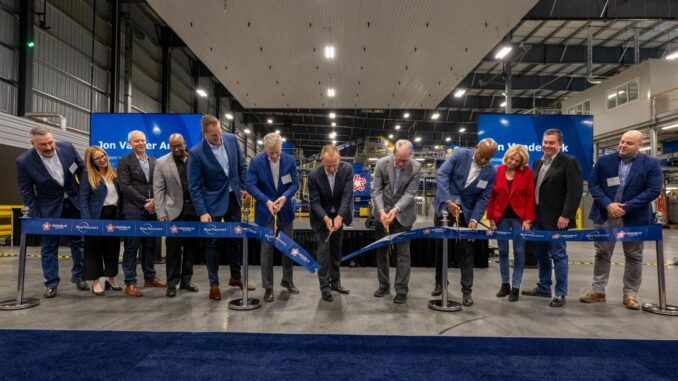 Foto: Cerimônia de inauguração do Novo Centro de Polímeros Republic Services com tecnologia STADLER, em Indianapolis, EUA