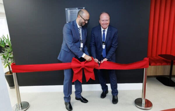 Reinauguração do escritório contou com a presença de Fabiano Lourenço, presidente da Mitsubishi Electric Brasil, e Michael Corbo, CEO das Américas da Mitsubishi Electric (Mitsubishi Electric/Divulgação) Reinauguração do escritório contou com a presença de Fabiano Lourenço, presidente da Mitsubishi Electric Brasil, e Michael Corbo, CEO das Américas da Mitsubishi Electric (Mitsubishi Electric/Divulgação)