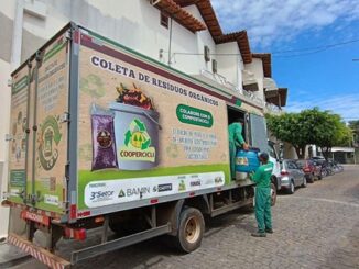 Coleta seletiva porta a porta, de resíduos orgânicos, realizada por catadores da COOPERCICLI, iniciou neste mês, em Caetité. Imagem: Assessoria COOPERCICLI