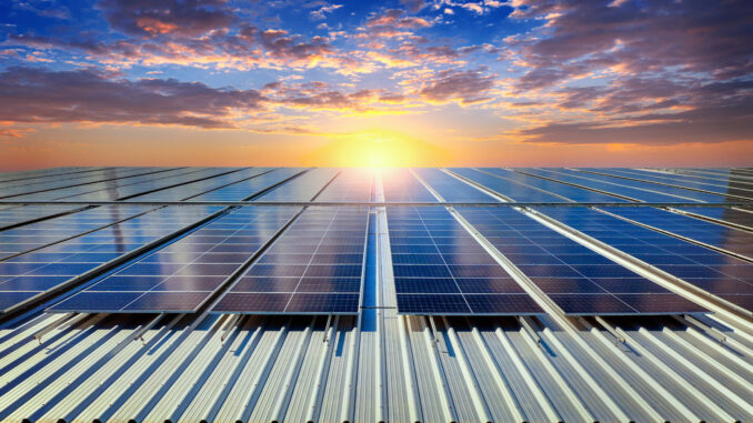 Painéis solares no telhado. Divulgação