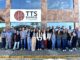 Colaboradores da TTS Energia em frente à unidade de Holambra (SP)
